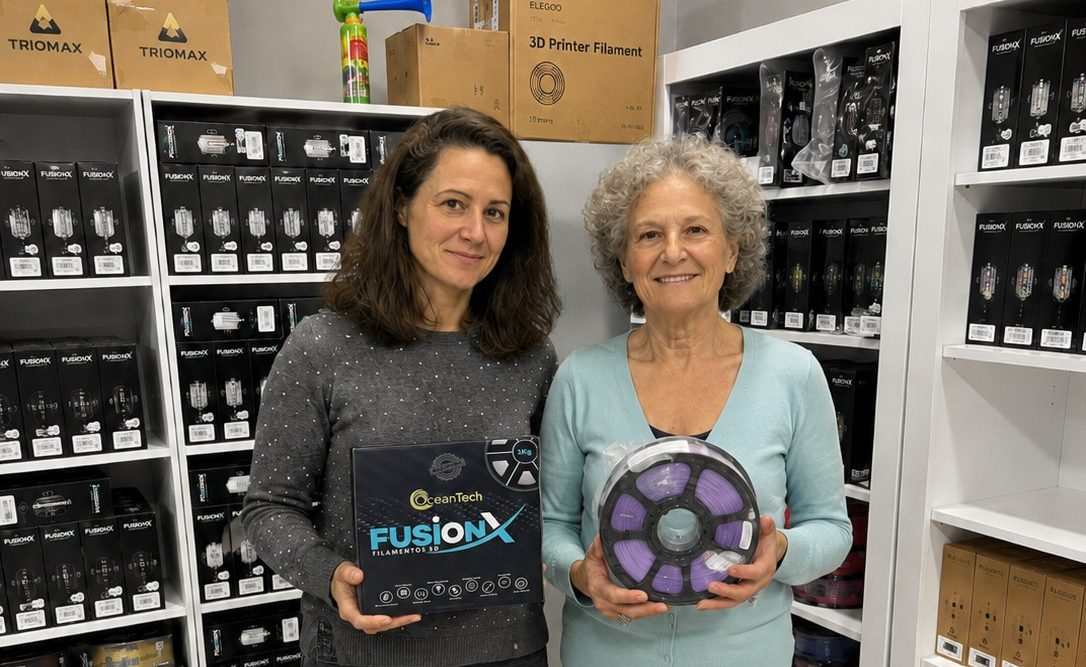 Clientes na loja Triomax com filamentos FusionX